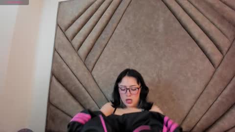 mythicall_girll online show from October 28, 2025, 8:22 pm