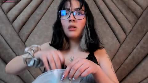 mythicall_girll online show from November 22, 2025, 2:21 am