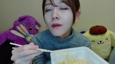 n_hibiki online show from February 17, 2025, 4:15 pm