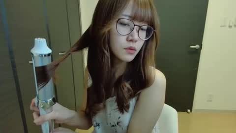 n_hibiki online show from November 24, 2025, 7:52 am