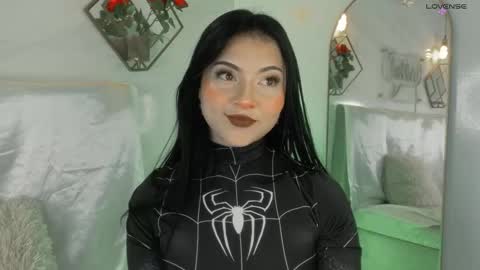 naamah_b online show from October 30, 2025, 2:51 pm