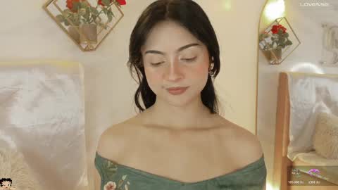 naamah_b online show from May 30, 2026, 2:36 pm