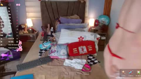 nadia_84 online show from November 14, 2025, 12:37 pm