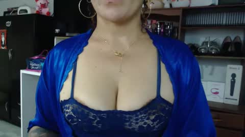 Snapshot of nadia_abaud chatting on February 9, 2025, 6:22 am Nadia online show from February 9, 2025, 6:22 am