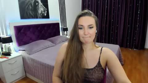 NadinGracefull online show from November 8, 2025, 7:23 pm