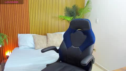 N A H I A online show from October 10, 2025, 12:26 pm