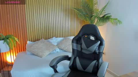 N A H I A online show from November 8, 2025, 2:34 am