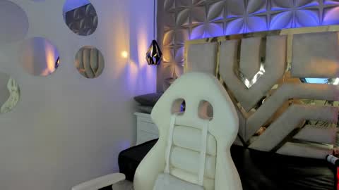 Snapshot of nahia_low chatting on December 19, 2024, 2:34 am Valeria online show from December 19, 2024, 2:34 am