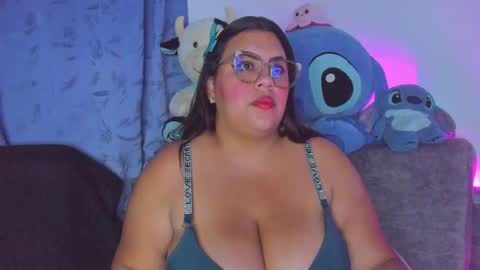 nahiaa233 online show from September 18, 2025, 9:33 am