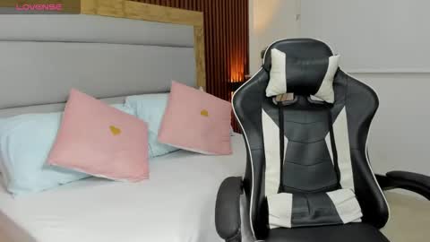 Snapshot of nahiaras_herz chatting on October 21, 2025, 12:17 pm N A H I online show from October 21, 2025, 12:17 pm