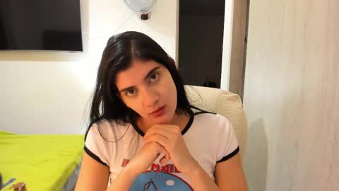 independent model online show from October 25, 2025, 12:40 am