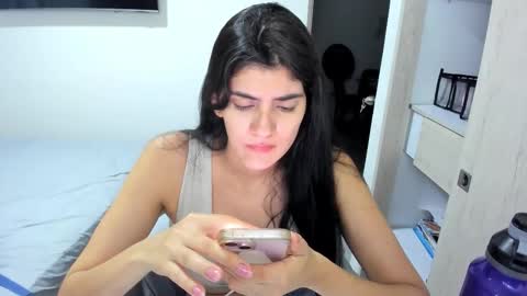 independent model online show from November 28, 2025, 1:30 am