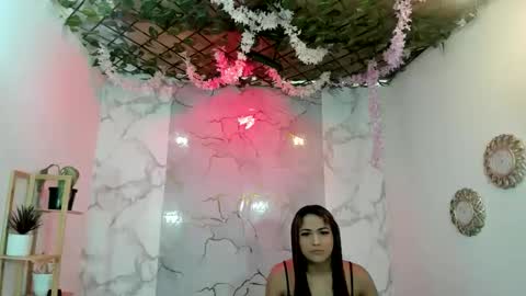 nahomi_hot2002 online show from May 1, 2026, 12:32 pm