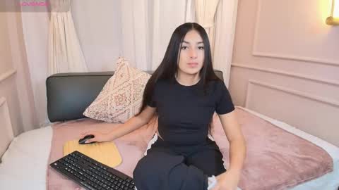 Nahomi online show from November 8, 2025, 7:45 pm