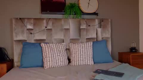  VICTORIA  online show from December 1, 2025, 7:30 pm