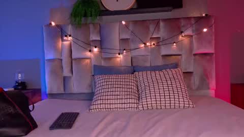  VICTORIA  online show from March 13, 2026, 8:04 pm