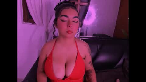 nahomy_hancook online show from November 22, 2025, 9:58 pm