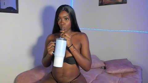 Nahomy  online show from March 2, 2026, 10:38 pm