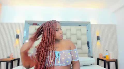 Nahomye online show from October 22, 2025, 2:56 am