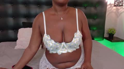 naiaramasson_ online show from April 9, 2026, 11:59 am