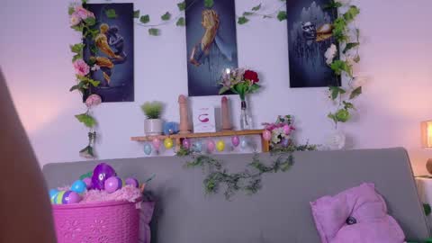 nairagold_ online show from April 6, 2026, 12:52 am