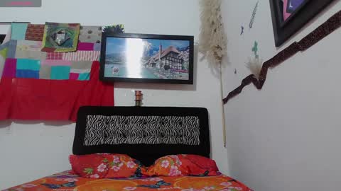 naisha01-nandiny16 online show from December 4, 2024, 12:30 am