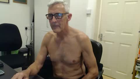 Snapshot of nakedcarpenteruk chatting on December 16, 2025, 6:57 pm nakedcarpenteruk online show from December 16, 2025, 6:57 pm