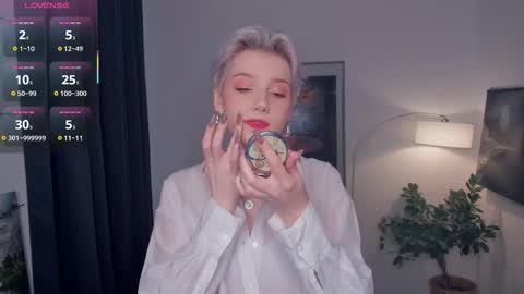 Kate online show from October 19, 2025, 11:44 am