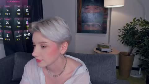 Kate online show from November 7, 2025, 12:49 pm