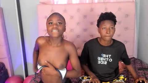 nalaandzuri ebony lesbian blackgirls online show from October 22, 2025, 1:11 pm