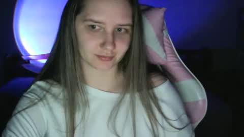 Snapshot of nalorine chatting on April 4, 2026, 4:04 pm Lola online show from April 4, 2026, 4:04 pm