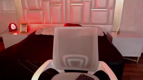 ----Namea------ online show from October 15, 2025, 7:47 pm