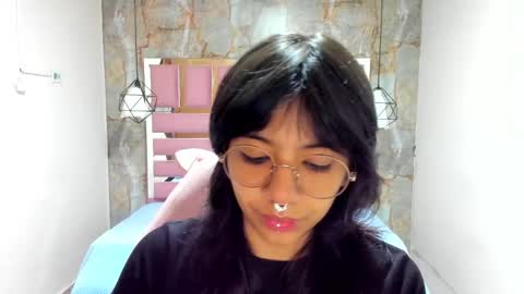 nami_usagi online show from December 6, 2024, 11:22 am