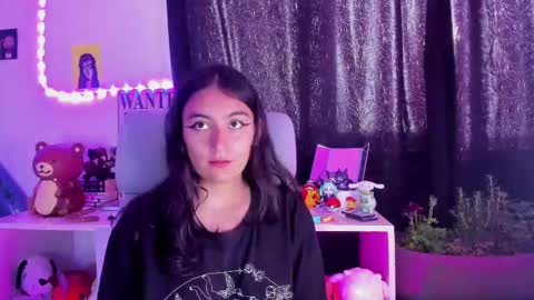 nami_white online show from October 4, 2025, 6:06 pm