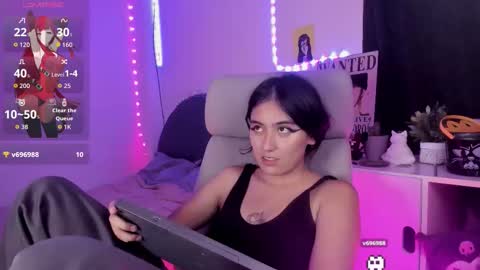 nami_white online show from October 22, 2025, 5:52 am