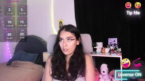 nami_white online show from November 6, 2025, 2:34 am