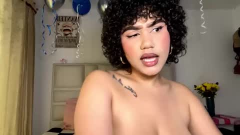 NamiThompson online show from October 1, 2025, 9:43 pm