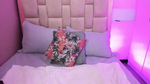 Nana online show from December 18, 2025, 3:12 am