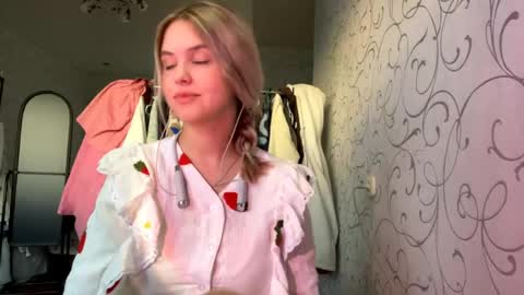 Rina online show from May 20, 2026, 4:24 pm