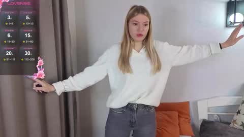 Hello im Lola online show from December 2, 2025, 3:01 am