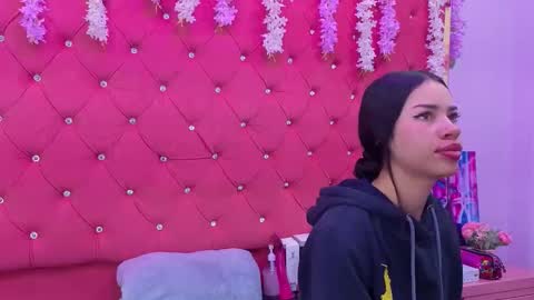 nanis james21 online show from November 8, 2025, 3:07 am