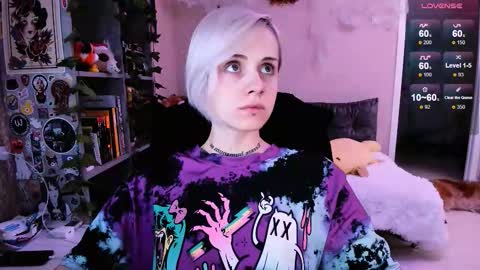 Snapshot of nanitamoore chatting on October 9, 2025, 8:40 pm Monday-Friday 12-4 AM and 6-9 AM New York time online show from October 9, 2025, 8:40 pm