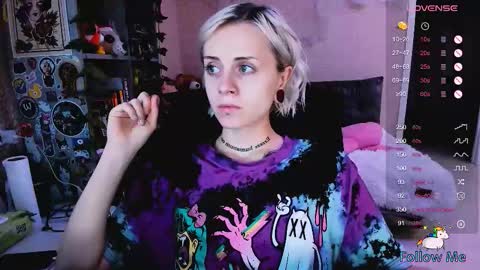 Snapshot of nanitamoore chatting on October 16, 2025, 8:43 pm Monday-Friday 12-4 AM and 6-9 AM New York time online show from October 16, 2025, 8:43 pm