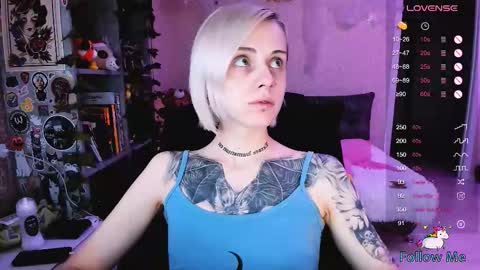 Snapshot of nanitamoore chatting on October 21, 2025, 9:32 am Monday-Friday 12-4 AM and 6-9 AM New York time online show from October 21, 2025, 9:32 am