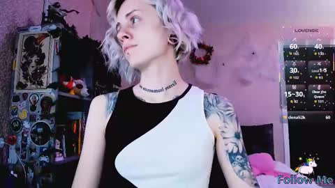 Snapshot of nanitamoore chatting on November 5, 2025, 8:31 pm Monday-Friday 12-4 AM and 6-9 AM New York time online show from November 5, 2025, 8:31 pm