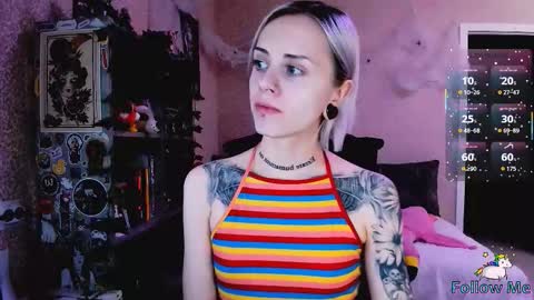 Snapshot of nanitamoore chatting on November 9, 2025, 8:18 pm Monday-Friday 12-4 AM and 6-9 AM New York time online show from November 9, 2025, 8:18 pm