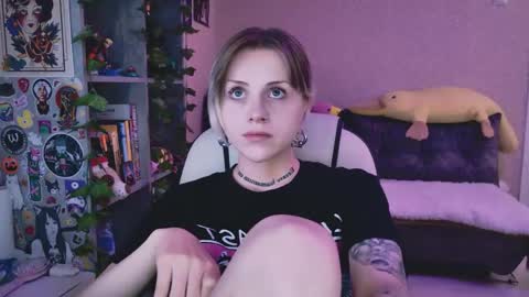Snapshot of nanitamoore chatting on June 4, 2026, 5:19 pm Monday-Friday 12-4 AM and 6-9 AM New York time online show from June 4, 2026, 5:19 pm