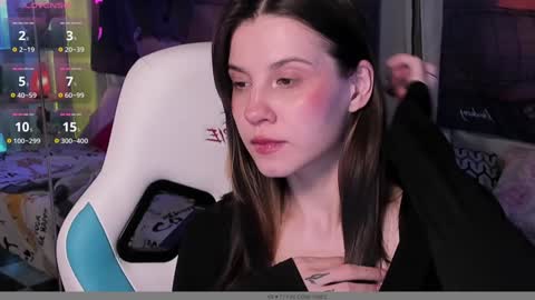 NansyCharm online show from December 3, 2024, 9:44 am