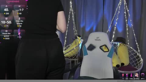 NansyCharm online show from December 9, 2024, 4:34 am