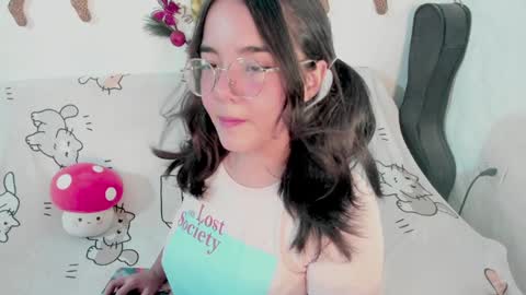Snapshot of naoko_uwu chatting on December 14, 2024, 2:01 am Naoko online show from December 14, 2024, 2:01 am
